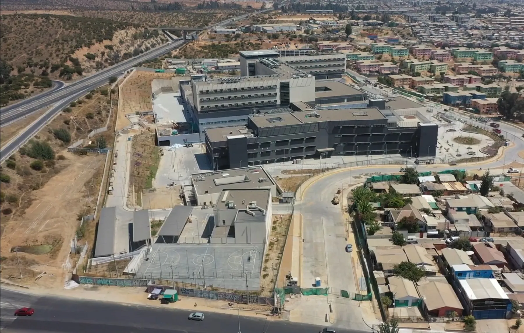 Vista aérea del recinto hospitalario durante la ejecución de obra